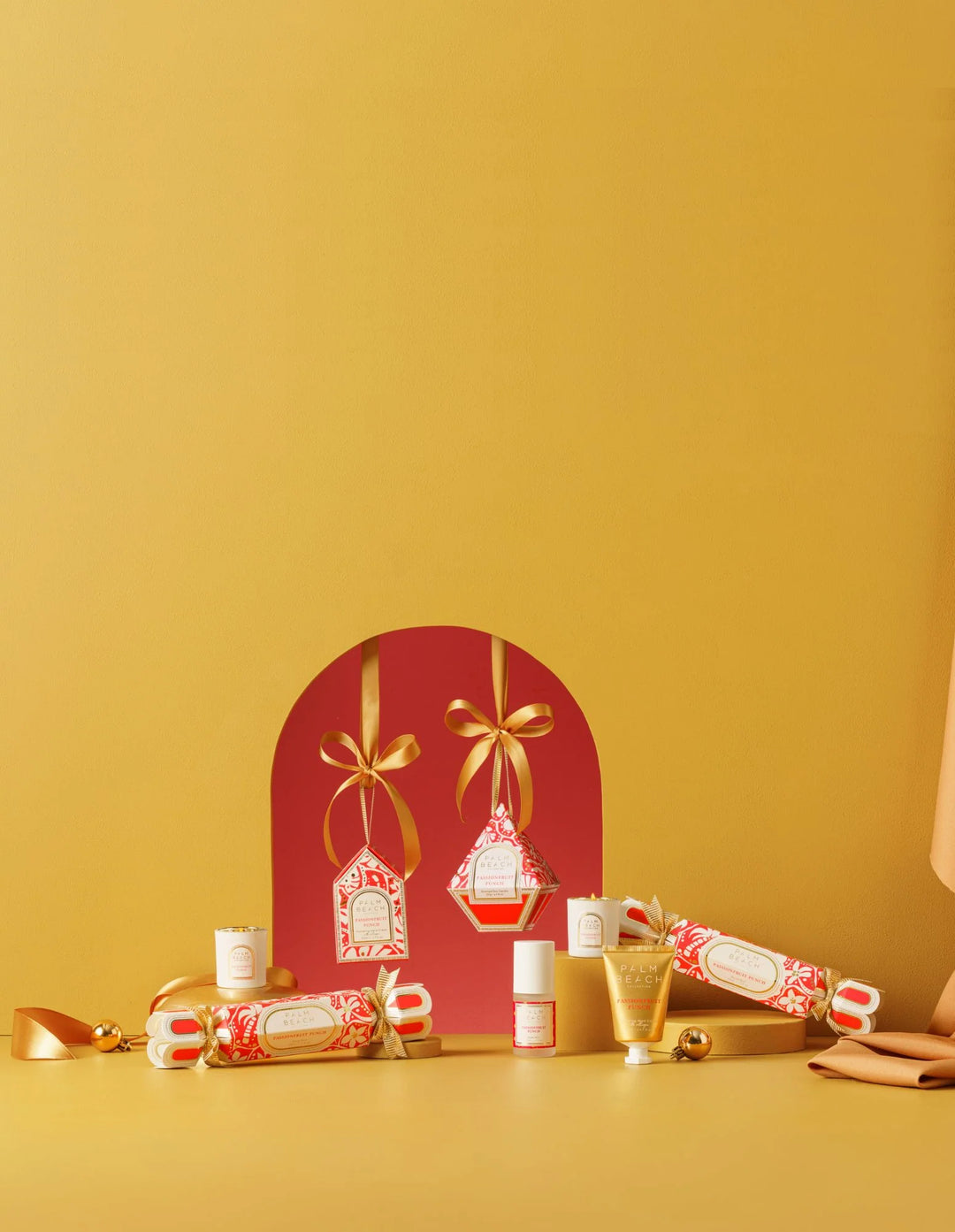 Palm Beach Collection Hanging Bauble Mini Candle 50g Passionfruit Punch