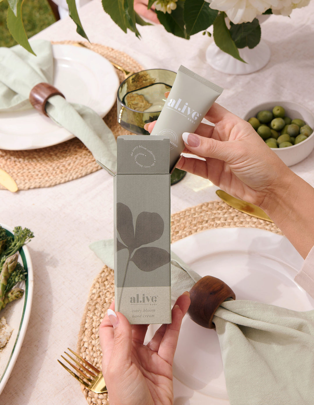 Al.ive Body Ivory Bloom - Hand Cream