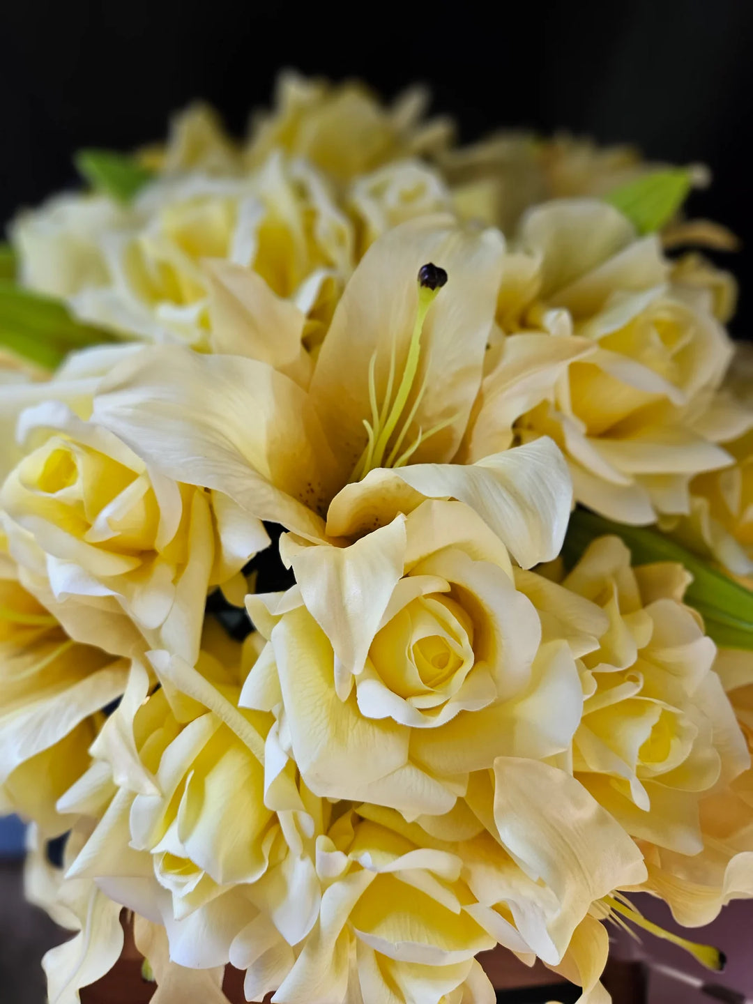 Versailles Lilies & Roses - Yellow